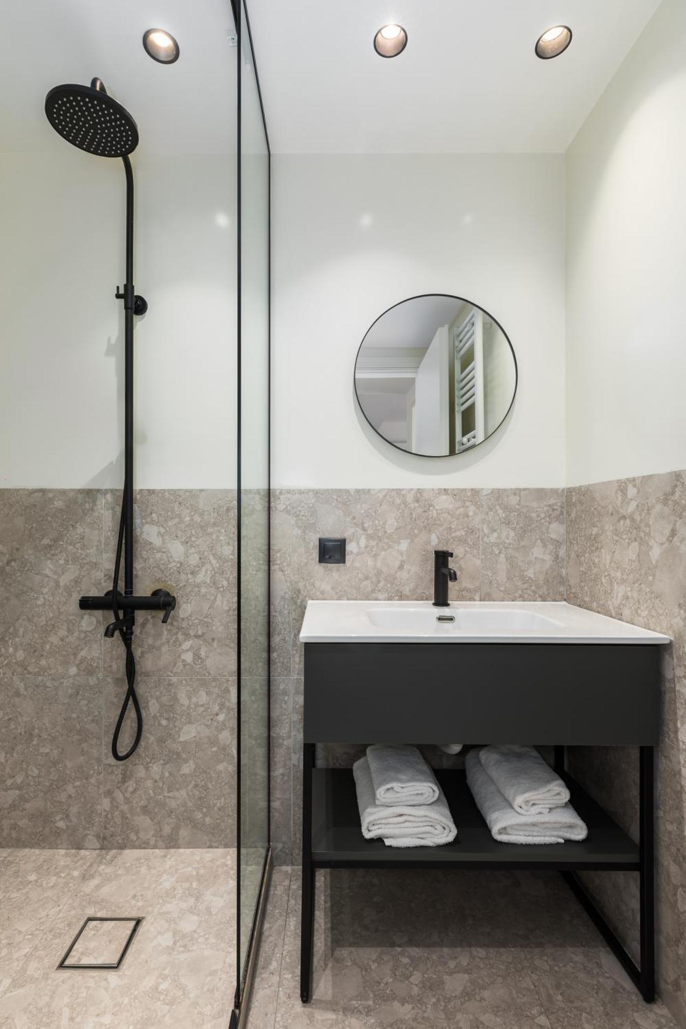 Celine By Halu!, Spacious Apartments Next To Business Hub Szaloniki Kültér fotó